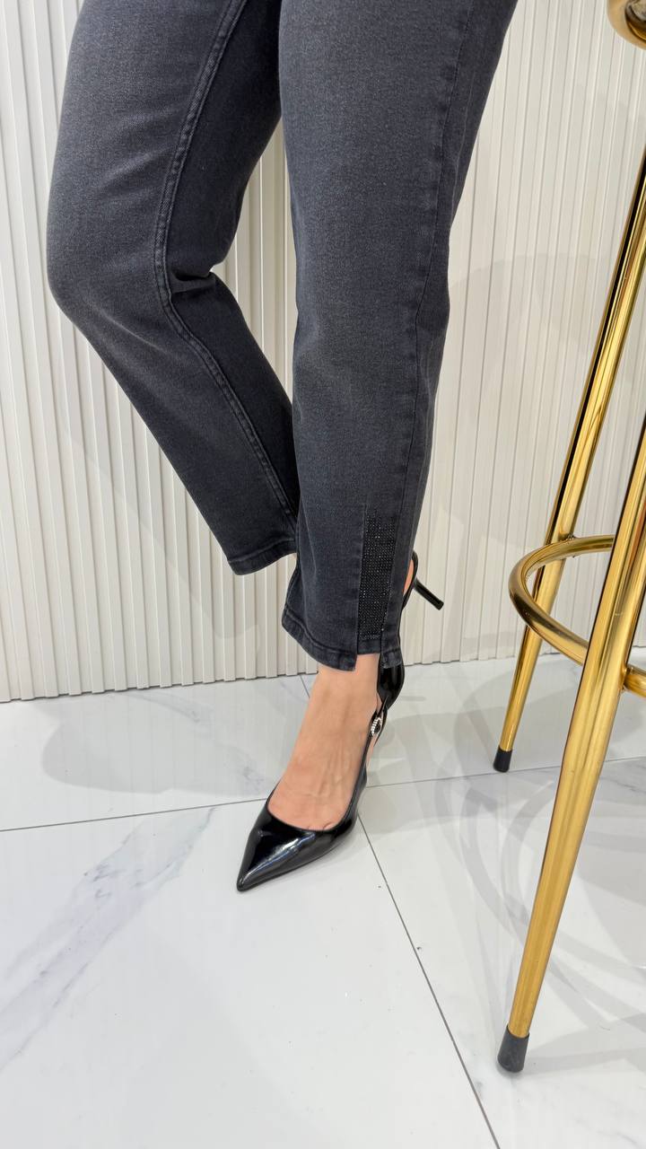 Tapered High-Waisted Jeans