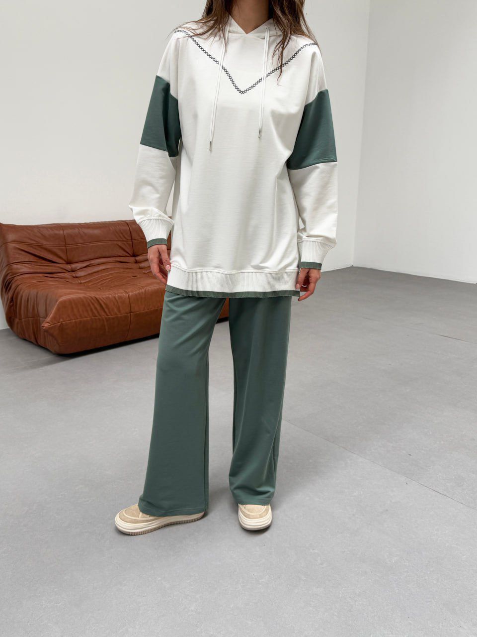 Women’s Two-Piece Sports Tracksuit – Green & White